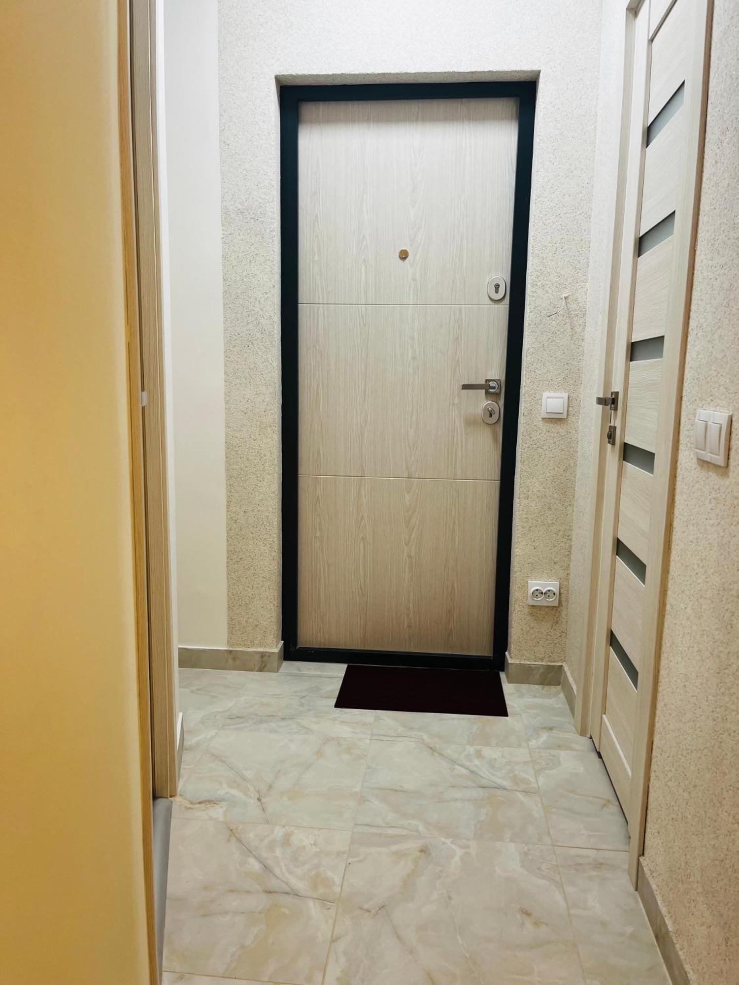 Apartment поряд дорослої і дитячої лікарні біля миколайчука, орлика